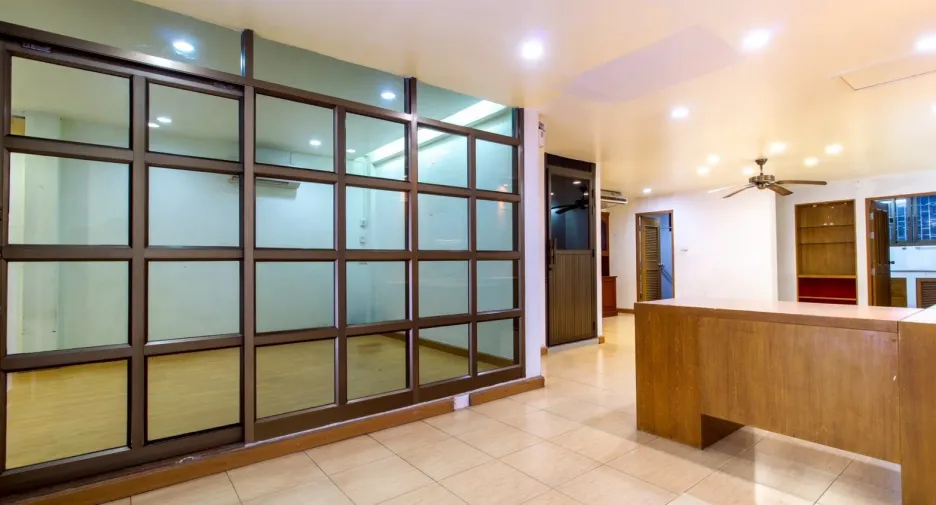 Casa adosada en venta de 4 habitaciones en Yan Nawa, Bangkok
