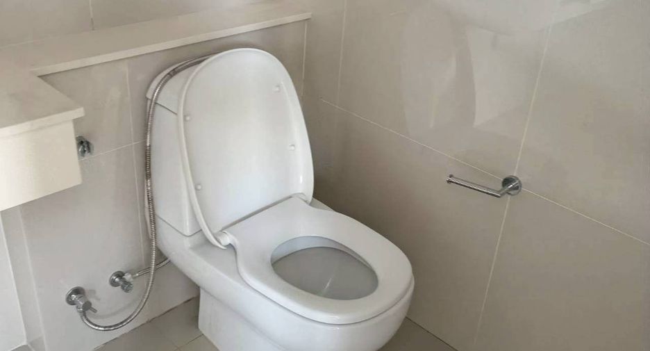 For rent 3 bedrooms townhouse in Lat Phrao, Bangkok