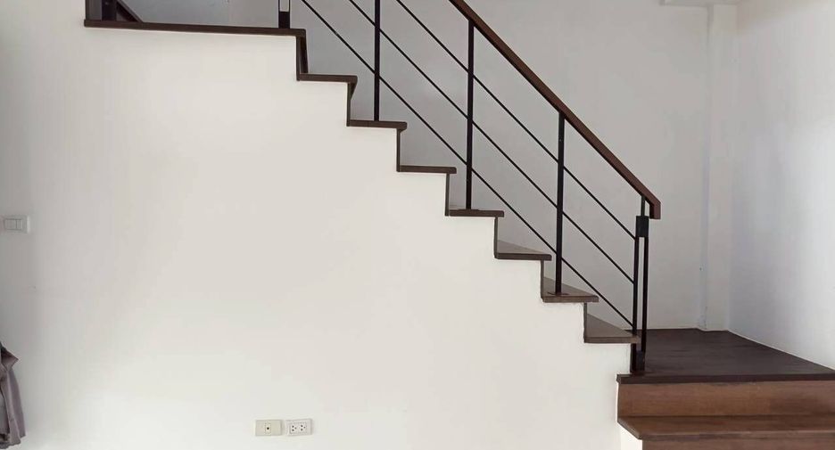 For rent 3 bedrooms townhouse in Lat Phrao, Bangkok