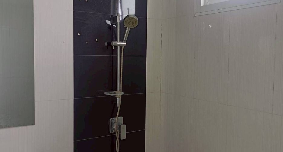 For rent 3 bedrooms townhouse in Lat Phrao, Bangkok