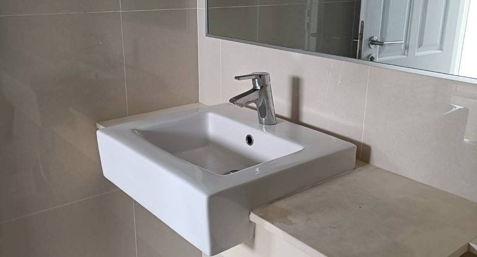 For rent 3 bedrooms townhouse in Lat Phrao, Bangkok