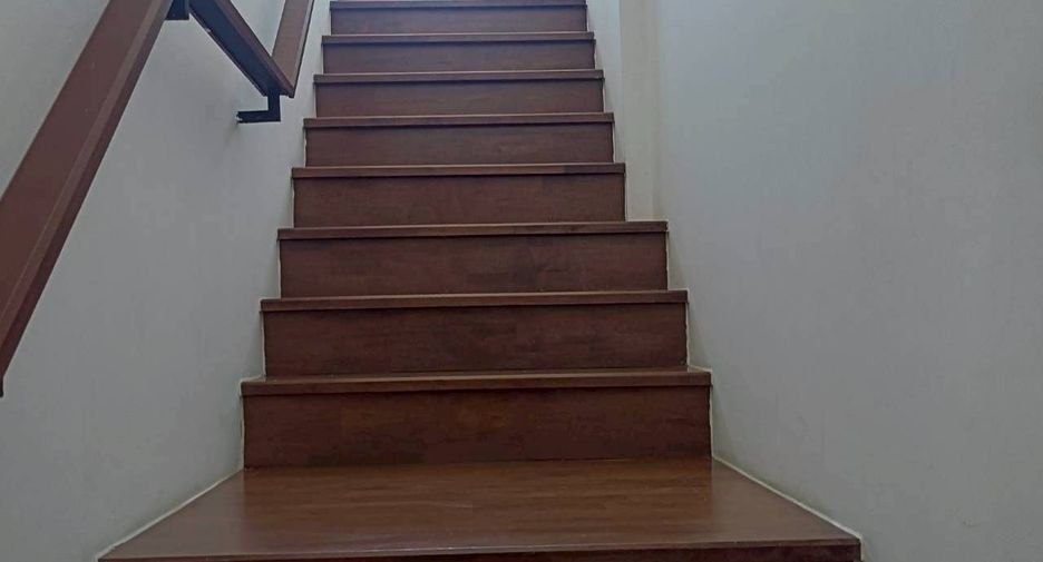 For rent 3 bedrooms townhouse in Lat Phrao, Bangkok