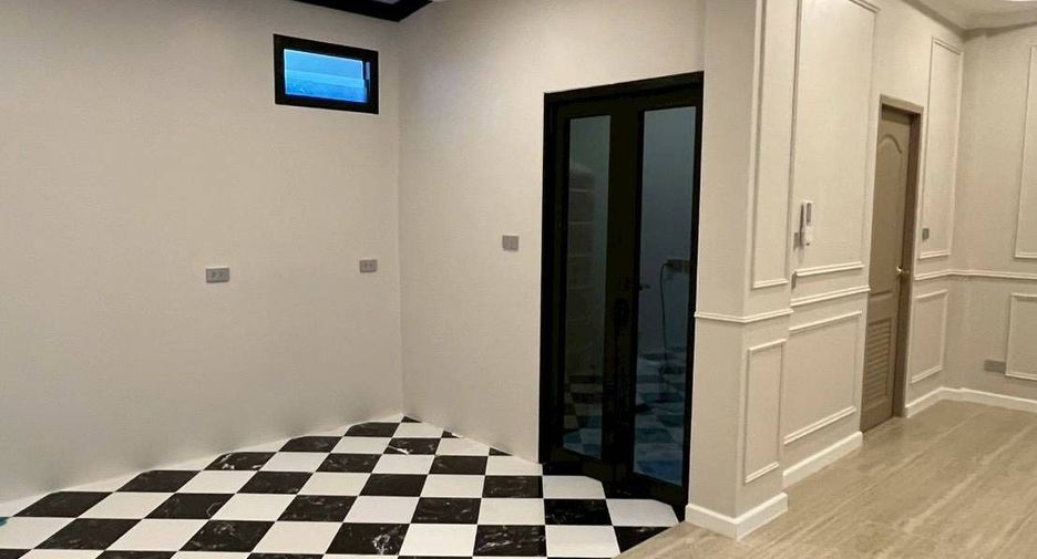 Reihenhaus zur Miete mit 3 Zimmer in Khlong Toei, Bangkok