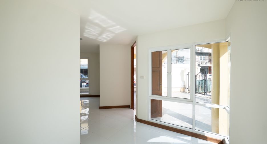 Haus zum Kauf mit 6 Zimmer in Samphanthawong, Bangkok