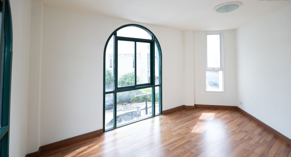 Haus zum Kauf mit 6 Zimmer in Samphanthawong, Bangkok