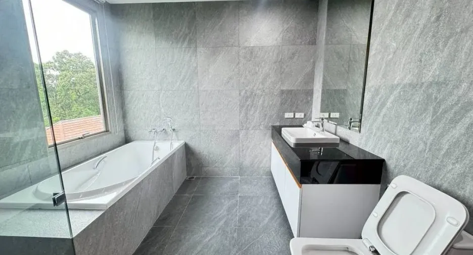 Condo en alquiler de 3 habitaciones en Mueang Chiang Mai, Chiang Mai