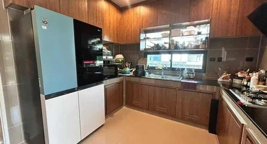 Haus zum Kauf mit 4 Zimmer in Mueang Pathum Thani, Pathum Thani