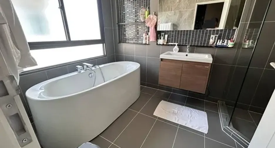 Haus zum Kauf mit 4 Zimmer in Mueang Pathum Thani, Pathum Thani