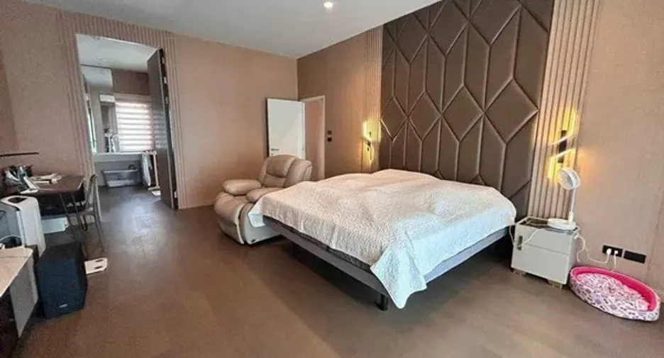 Haus zum Kauf mit 4 Zimmer in Mueang Pathum Thani, Pathum Thani