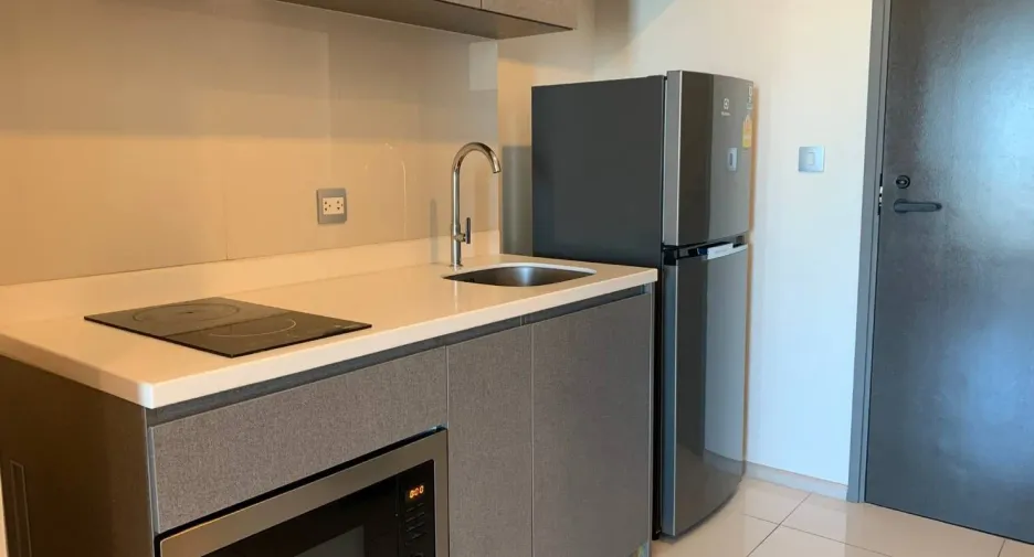 À louer et à vendre studio condo 