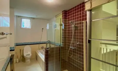 Condo en alquiler de 3 habitaciones en Khlong Toei, Bangkok