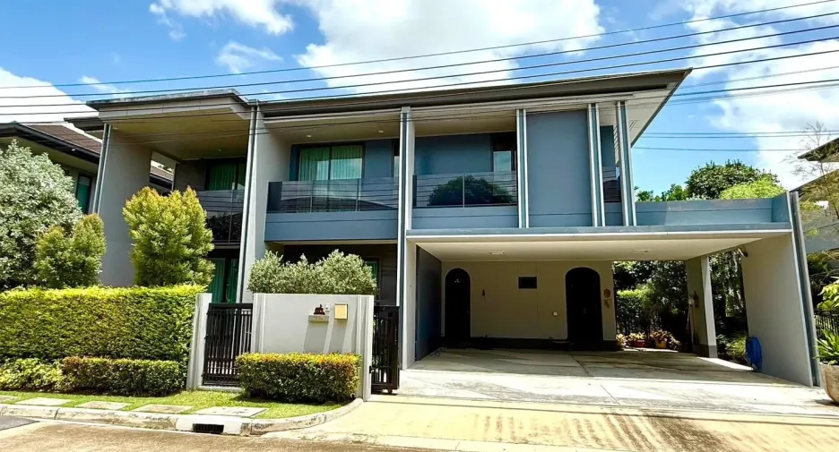 For rent 4 bedrooms house in Bang Kapi, Bangkok