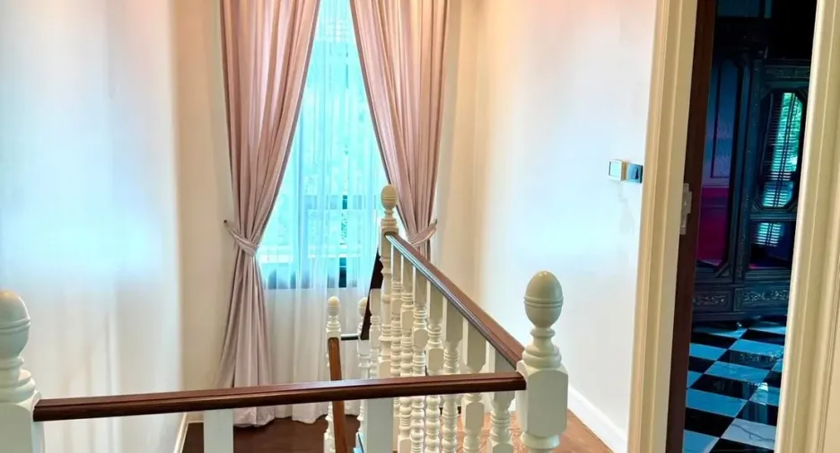For rent 4 bedrooms house in Bang Kapi, Bangkok
