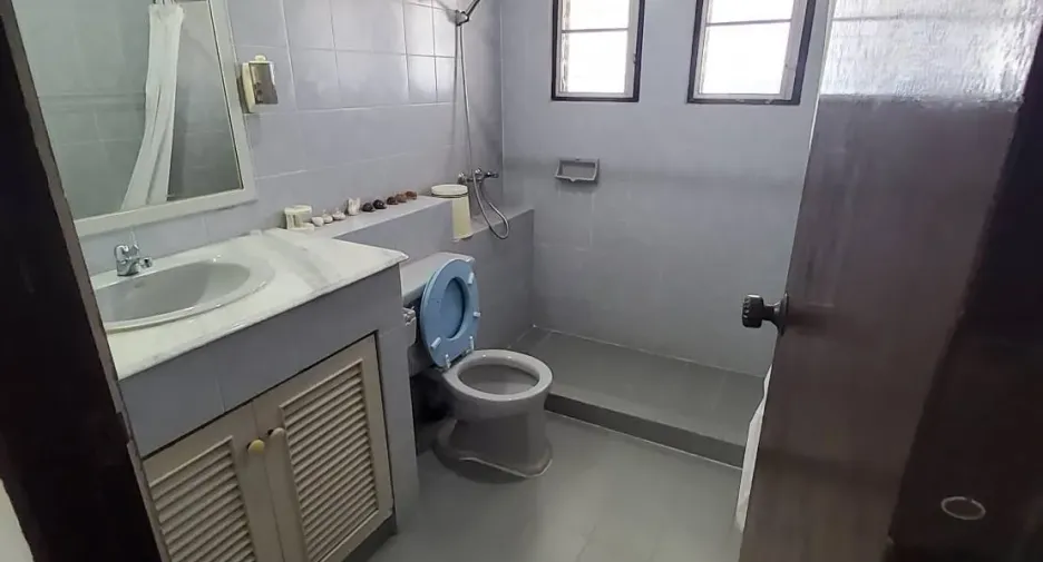 For sale 4 bedrooms house in Cha Am, Phetchaburi