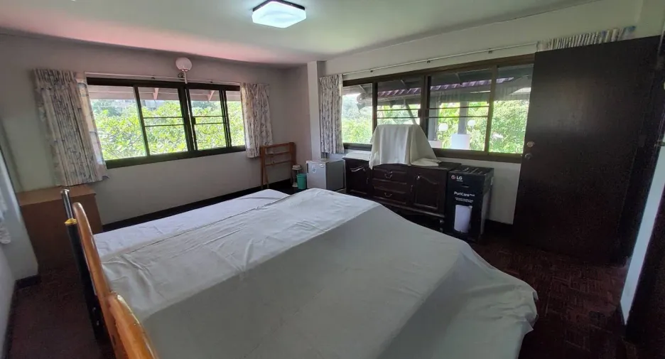 For sale 4 bedrooms house in Cha Am, Phetchaburi