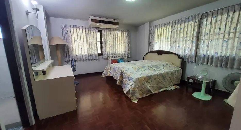 For sale 4 bedrooms house in Cha Am, Phetchaburi