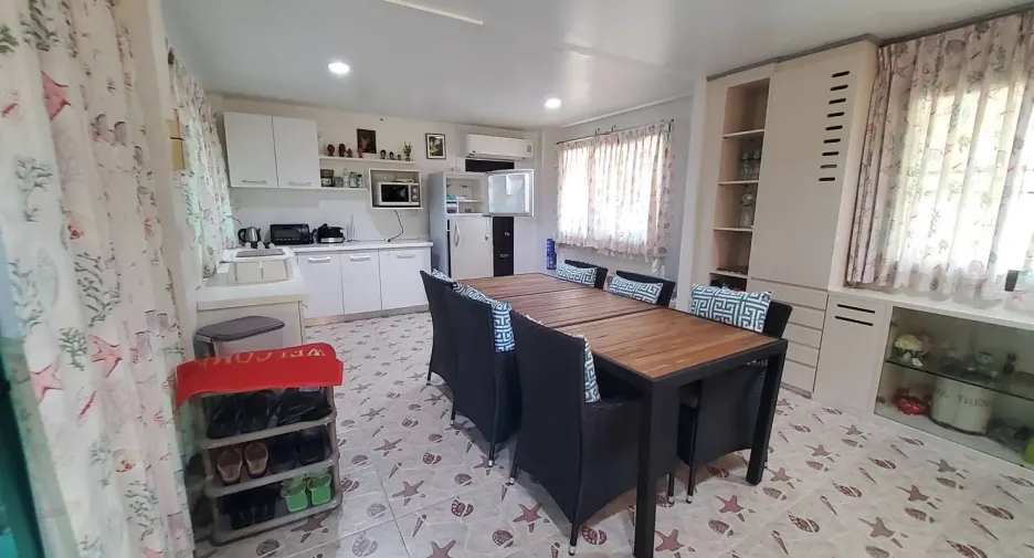 For sale 4 bedrooms house in Cha Am, Phetchaburi