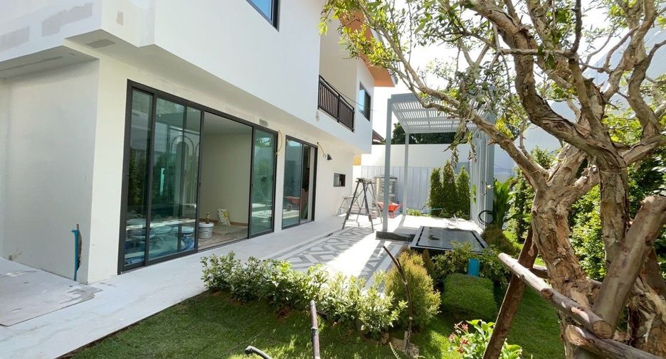 À vendre 4 chambres maison à Lat Phrao, Bangkok