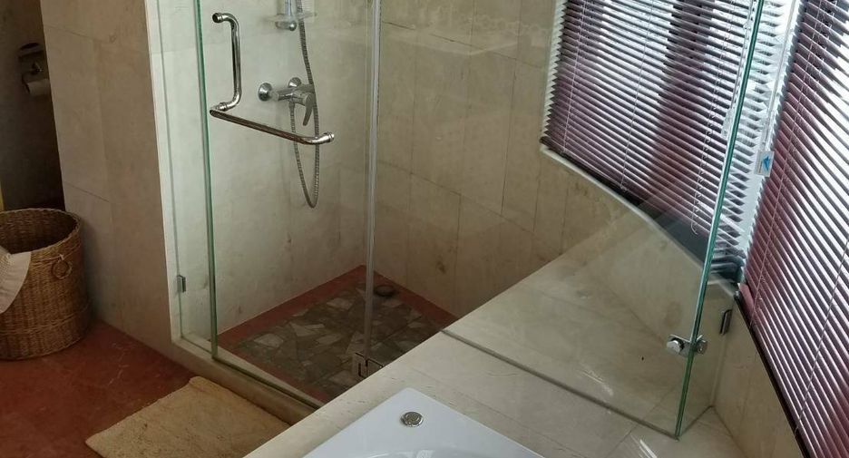Condo en venta de 3 habitaciones en Yan Nawa, Bangkok