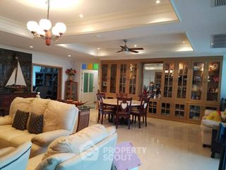 Wohnung zum Kauf mit 3 Zimmer in Yan Nawa, Bangkok