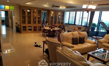 Condo en venta de 3 habitaciones en Yan Nawa, Bangkok
