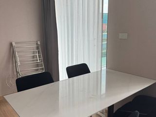 Condo en alquiler de 2 habitaciones en Huai Khwang, Bangkok