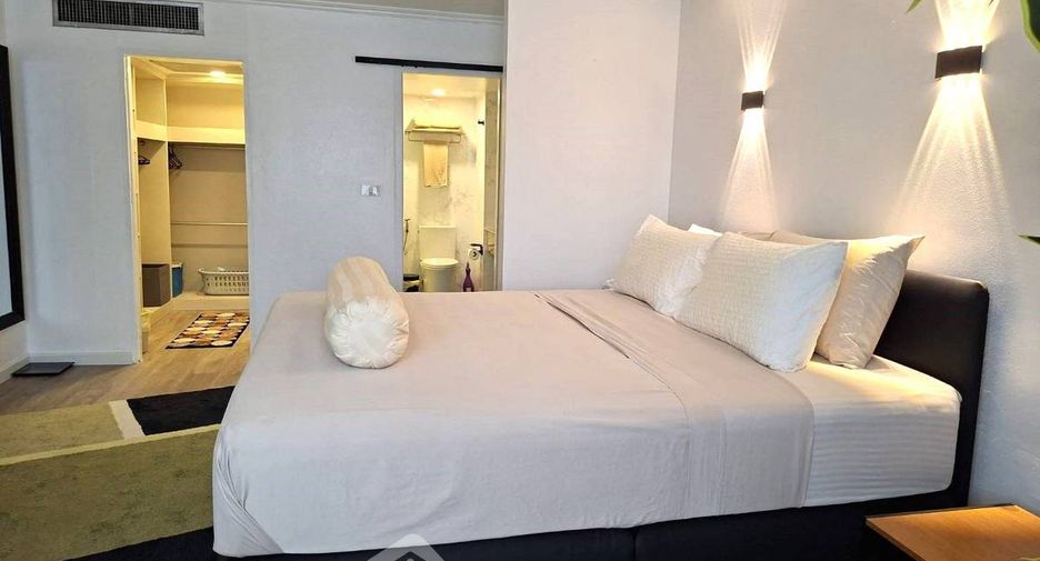 For sale 1 bed condo in Khlong Toei, Bangkok