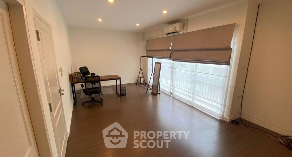 For rent and for sale 3 bedrooms townhouse in Bang Na, Bangkok
