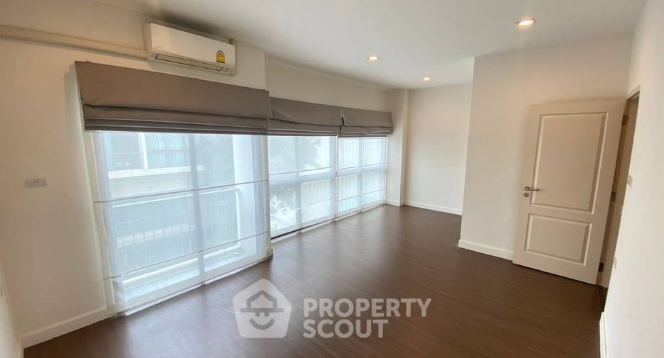 For rent and for sale 3 bedrooms townhouse in Bang Na, Bangkok