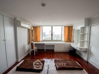 À louer et à vendre 3 chambres condo à Watthana, Bangkok
