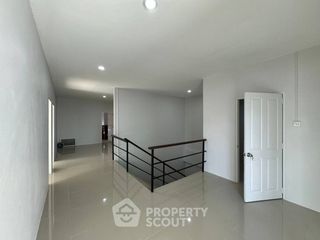 For rent and for sale 10 bedrooms townhouse in Ban Bueng, Chonburi