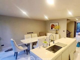Casa adosada en venta de 4 habitaciones en Watthana, Bangkok
