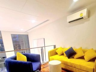 Casa adosada en venta de 4 habitaciones en Watthana, Bangkok