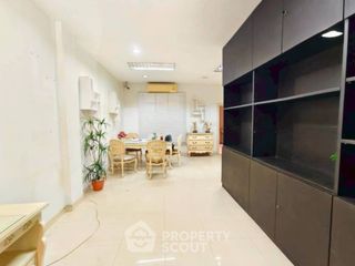 For sale 4 bedrooms townhouse in Chatuchak, Bangkok