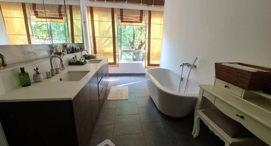 For sale 3 bedrooms condo in Yan Nawa, Bangkok