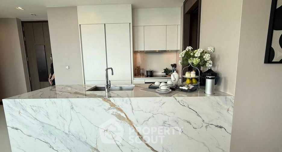 For sale 3 bedrooms condo in Khlong Toei, Bangkok