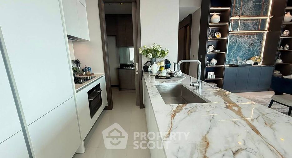For sale 3 bedrooms condo in Khlong Toei, Bangkok