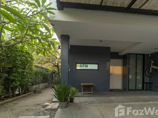 Casa adosada en venta de 4 habitaciones en Lat Phrao, Bangkok