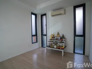 For sale 4 bedrooms townhouse in Lat Phrao, Bangkok