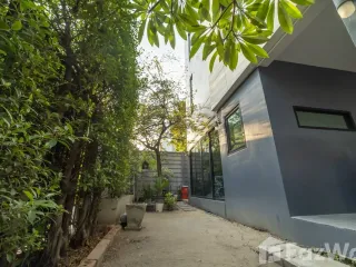 Casa adosada en venta de 4 habitaciones en Lat Phrao, Bangkok