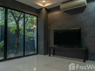 For sale 4 bedrooms townhouse in Lat Phrao, Bangkok