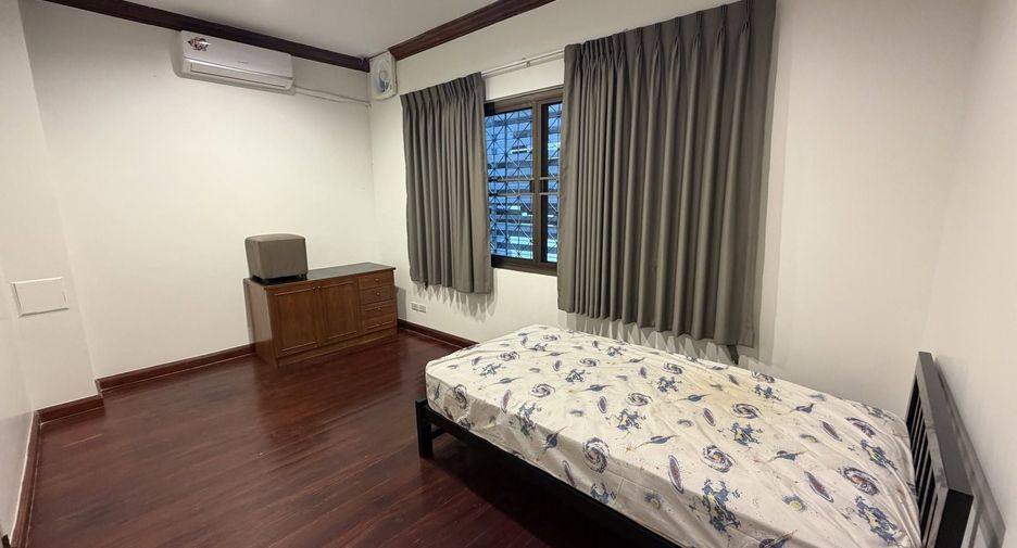 Reihenhaus zur Miete mit 4 Zimmer in Bang Phlat, Bangkok