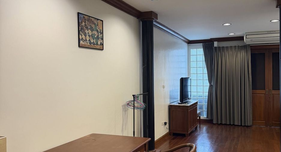 Reihenhaus zur Miete mit 4 Zimmer in Bang Phlat, Bangkok
