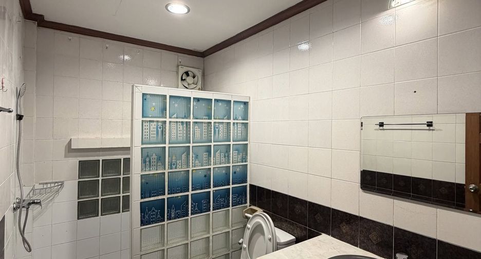 Reihenhaus zur Miete mit 4 Zimmer in Bang Phlat, Bangkok