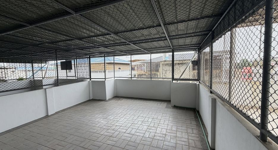 Reihenhaus zur Miete mit 4 Zimmer in Bang Phlat, Bangkok