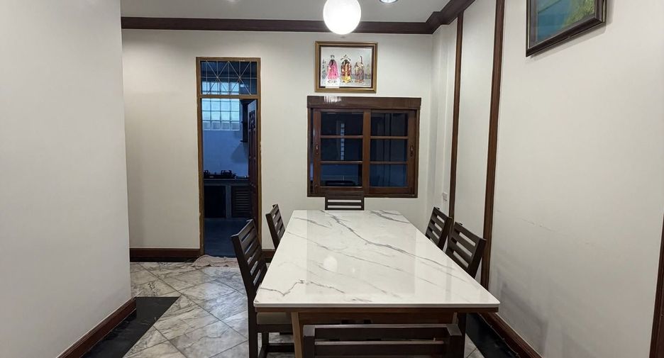 Reihenhaus zur Miete mit 4 Zimmer in Bang Phlat, Bangkok