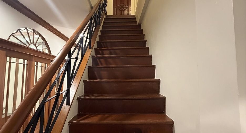 Reihenhaus zur Miete mit 4 Zimmer in Bang Phlat, Bangkok