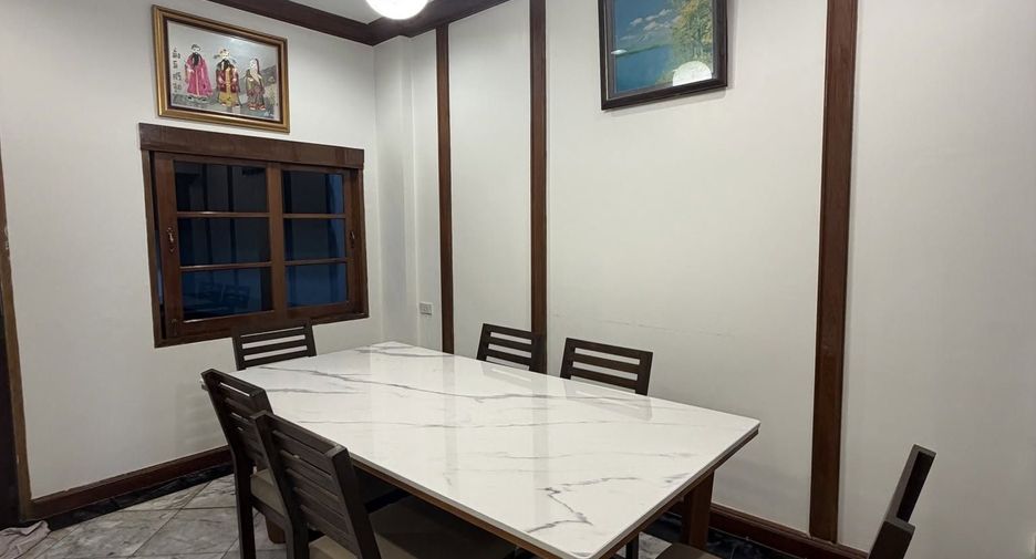 Reihenhaus zur Miete mit 4 Zimmer in Bang Phlat, Bangkok