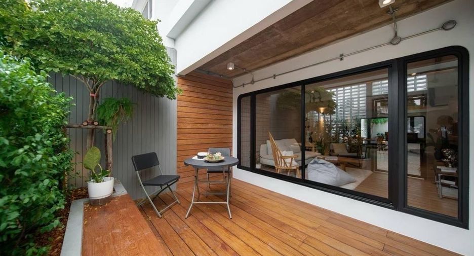 Casa adosada en venta de 3 habitaciones en Watthana, Bangkok