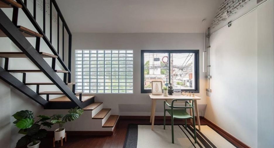 Casa adosada en venta de 3 habitaciones en Watthana, Bangkok